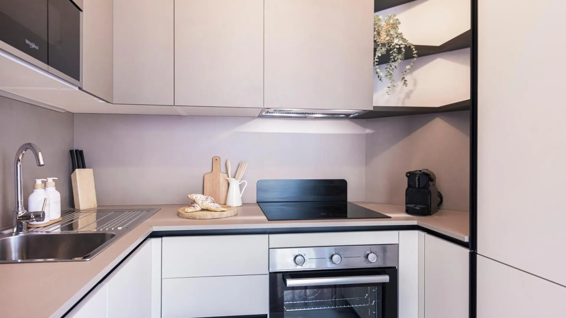 Stylish And Cozy Apt Close To Naviglio Μιλάνο 0*,  Ιταλία